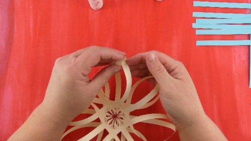 crease the 3D snowflake so the two sides stay apart.