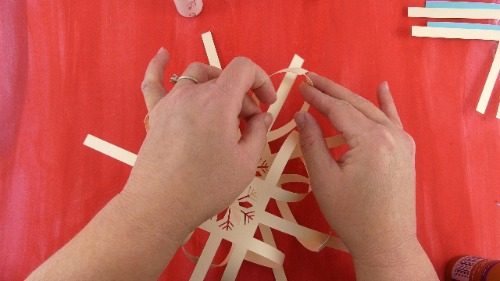 Loop the two sides of the 3D snowflake together.