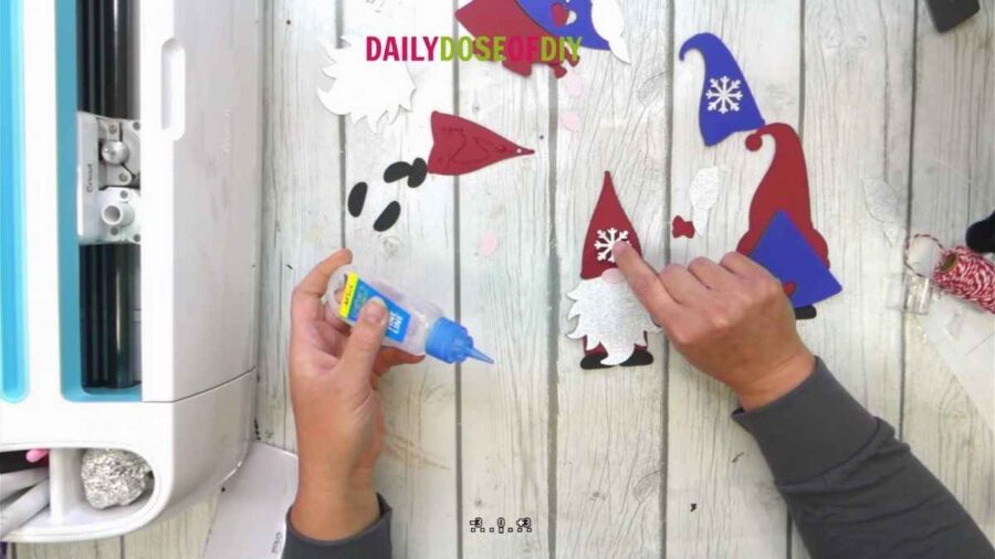 Add snowflake to gnome hat